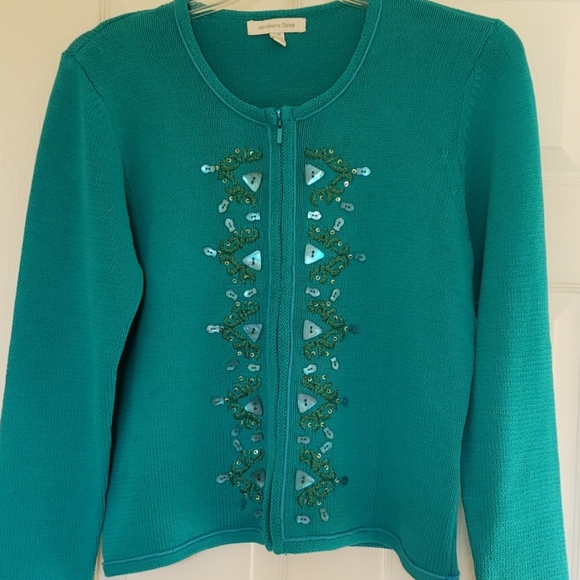 Northern Isles Sweaters - Super Cute Sweater Blue / Green Sweater